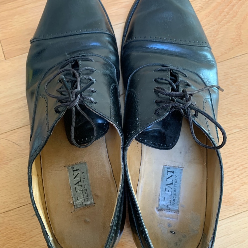 Men size 10 Alfani, made in Italy dress shoes. It’s worn in.